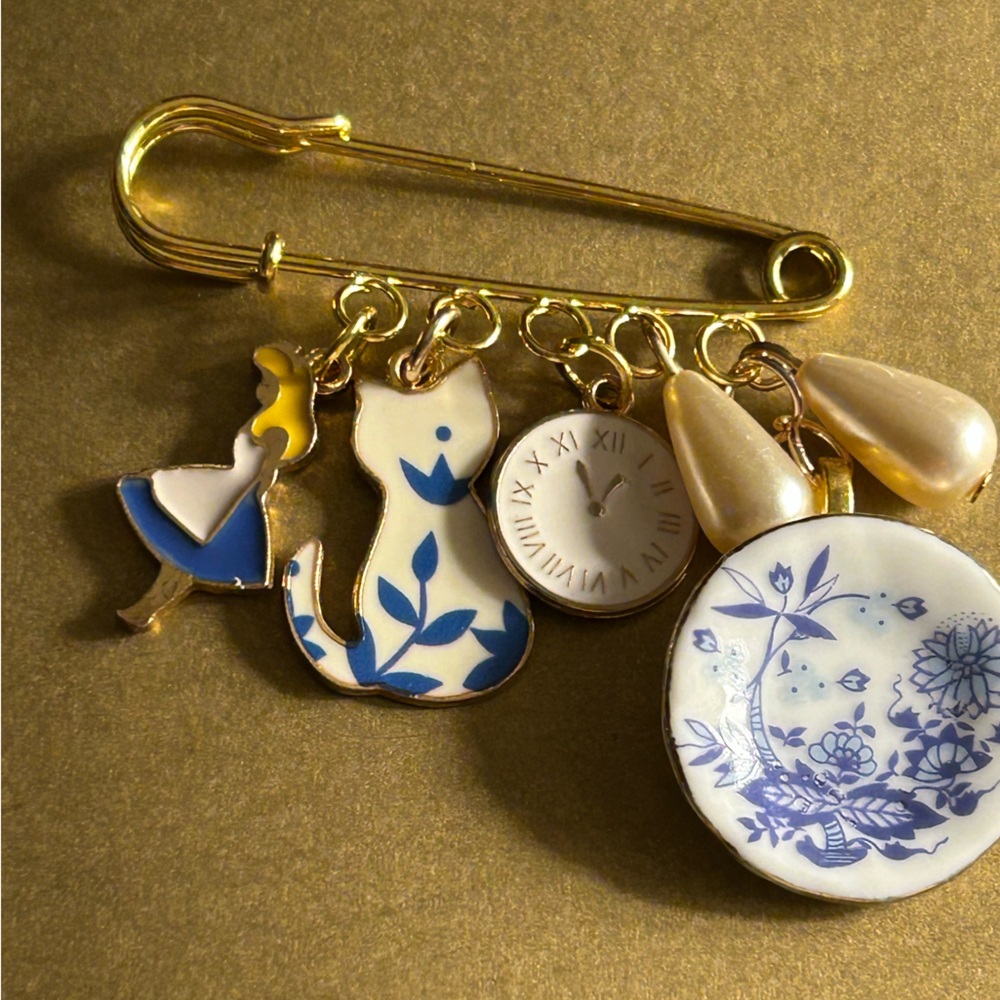 NWOT Safety Pin Brooch “Alice’s Tea Party” enamel charms, mini Blue Willow China